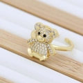 Anello con orsetto dorato, pavé di zirconi arcobaleno e fascia regolabile - Bianco