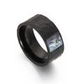 Anillo de acero negro mate con textura martillada e incrustación de nácar abulón - US 7 / Negro