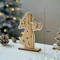 Ange de Noël en bois de 14cm pour décoration de table avec découpes d'étoiles épurées - Ange de Noël