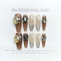 Detail van luxe kunstnagels met 3D vossenkop bedeltjes en marmeren patronen - Extra Klein (XS)