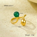 Vue détaillée d'une bague irrégulière en acier inoxydable 18K avec pierre verte et dimensions - Taille unique / Vert (NMSR-A733-5)