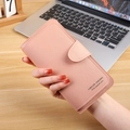 Portafoglio lungo da donna in pelle opaca rosa con chiusura a scatto e porta carte - Rosa