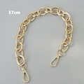 Detailed view of 37cm thick gold metal chain strap for handbags with polished finish - Ring / 37cm