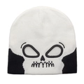 Dettaglio del motivo jacquard a teschio su un berretto in maglia bianco e nero per Halloween - M(54-60cm) / Bianco (Scheletro)