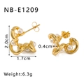 Gedetailleerde afmetingen van gouden gedraaide oorbellen met mini-parels en metalen glans - Gedraaide C-vormige Parelstijl(NB-E1209) / 18K goud
