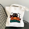 Détail du sac fourre-tout en toile d'Halloween avec imprimé chat noir et citrouille sur chaise - Halloween Chat Noir Style 10