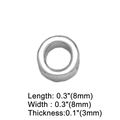 Vista dettagliata delle dimensioni del ciondolo lettera dorata da 8mm con spessore di 3mm - Lettera O