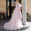 Elegantes, schulterfreies, hellrosa Tüllkleid mit Puffärmeln und gestuftem Rock - S / Rosa