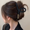 Minimalist black wavy hair claw clip with golden logo on elegant side-swept hair - Elegant Mini Logo Black