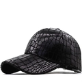 Cappellino da baseball nero in ecopelle con trama a coccodrillo, vista laterale di tendenza - Nero
