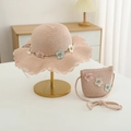 Détail du chapeau de paille rose et sac avec fleurs 3D faites main et bords en dentelle - Ensemble-Rose