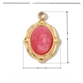 Detailansicht ovaler Edelstahl-Anhänger mit rosa Naturstein und goldener Fassung - VG040-Oval Rosa Strukturierter Stein