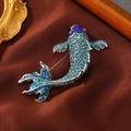 Elegante koi vis broche met blauwe gradiënt strass steentjes en zilveren plating - Blauw