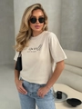 Κομψό βαμβακερό t-shirt σε χρώμα βερίκοκο με τύπωμα και γαλάζιο τζιν παντελόνι - S / Ανοιχτό χακί