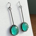 Elegantes pendientes largos con piedras lunares verdes y acabado en metal negro vintage - Pendientes largos con colgante de gema ovalada (Estilo B)
