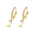 Dettaglio di orecchini in oro 18K con pendenti rosa e micro-pavé di zirconi cubici - Champagne Rettangolare