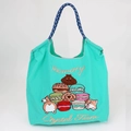 Bolso tote de nailon verde menta con bordado colorido de perros y asas de lunares - Perro Lindo Verde