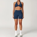Dunkelblaues nahtloses Yoga-Set mit Neckholder-Sport-BH und High-Waist-Fitness-Shorts - S / BH + Shorts / Marineblau