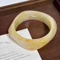 Chunky cream marble pattern resin bangle with vintage irregular geometric structure - Geometric Rhombus / Inner Diameter 65mm / Beige