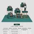 Set espositore per orologi in velluto verde e metallo dorato, 45x45x26,5 cm - Set 4
