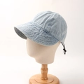 Detail van lichtblauwe denim zonnehoed met versterkte stiksels en verstelbaar zwart trekkoord - 58cm(Verstelbaar) / Lichtblauw