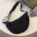 Bolso bandolera de nailon negro en forma de media luna con correa ajustable y cremallera - Negro