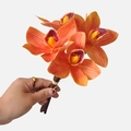 Künstlicher orangefarbener Orchideenstrauß mit realistischen roten Adern und 3D-Druck - Orange