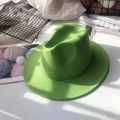 Classic wide-brimmed felt fedora in bright green for stylish men and women accessories - M (56-58cm) / Fruit Green