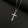 Collana con croce in argento lucido e zirconi bianchi su sfondo in tessuto nero - Argento