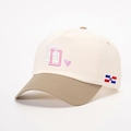Détail de la broderie cœur RD et du drapeau dominicain sur une casquette bicolore élégante - Taille Unique(56-58cm) / Blanc Cassé/Khaki Foncé