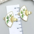 Fächer-Anhänger mit Bambusblatt-Muster aus weiß-grünem Emaille für DIY-Schmuck - Weiß - Bambusblatt Doppelöse (24x21mm)