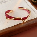 Detail of French style gold-plated double-layer geometric bangle with red resin inlay - Transparent Acrylic Patchwork (HB437) / Gold/Wine Red