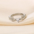 Silberner Hirschgeweih-Ring mit herzförmigem Kristall auf elegantem Seidenstoff - US 7 / Silber Herz Geweih Stil (KR53416-K)