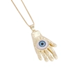 Makroaufnahme von 18K Gold-Hamsa-Hand-Anhänger mit blauem Evil Eye und Boxkette - Hamsa Hand Stil (4#)