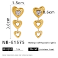 Orecchini a cuore multistrato in acciaio inossidabile placcato oro 18K e impermeabile - Stile Triplo Cuore con Intarsio in Zirconia (NB-E1575) / Oro 18K