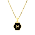 Collar hexagonal de acero inoxidable bañado en oro de 18K con letra E e incrustación negra - Con cadena / Negro Estilo E