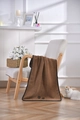 Détail d'une serviette épaisse en microfibre marron pour animaux avec broderie de patte - Marron / 50cm*90cm