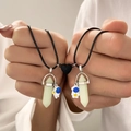 Leuchtende sechseckige Säule Astronaut Magnetkette für Paare mit schwarzem Herzmagnet - Astronaut Stil (5924)