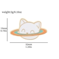 Detaillierte Größenangaben für die Cartoon-Katze-Planeten-Brosche aus Emaille - Weißer Katzenplanet (XZ2279-1)