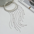 Zweilagige Silberhalskette mit Kunstperlen und Quasten, elegante Choker-Kette für Damen - Silber (Zweiteiliges Set)