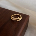 Anello incrociato dorato stile francese con zirconi per un look elegante e moderno - Aperto Regolabile / Oro