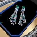 Vue détaillée des boucles d'oreilles vintage avec pierre verte en boîte bleue - 28# Tige en argent - Argent - Vert - Style rose