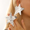 Orecchini a stella d'argento oversize con texture in metallo martellato stile lava - Stile Stella Martellata Grande Argento (DZ-794)