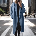 Manteau long bleu en laine pour femme en silhouette oversize avec revers - S / Hauts / Aqua