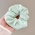 Lichtgroene bloemenkant scrunchie met zilveren kralenaccenten en zachte plooien - 1# Lichtblauwe Scrunchie Met Strass
