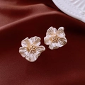 Boucles d'oreilles vintage fleurs avec perles et strass sur tissu en soie marron - 2# Clous d'oreilles pétales à texture florale avec tige en argent (plaqué or 14 carats)
