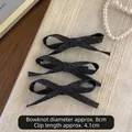 Set de 3 pinzas para el cabello con lazo azul oscuro, textura denim, puntos y clip metal - Denim / Azul Marino con Lunares