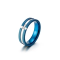 Donkerblauwe geborstelde roestvrijstalen ring met zilveren band en klein kristal detail - US 7 / Blauw