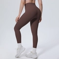 Detailansicht der hoch taillierten Schoko-Yogahose mit nahtloser Seite für Formgebung - S / Ebenholzbraun