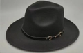 Sombrero fedora clásico de ante sintético negro con ala ancha y hebilla de metal dorada - Estilo de Bocado Negro (01)